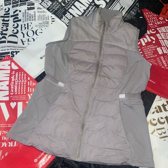 Lululemon Down For It All Vest. Dark Chrome. Size 10 - Picture 3 of 10